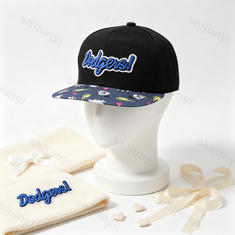 قبعة بيسبول بطبعة كرتونية بأسل - مراجعة Snapback Hat Flat وسعره