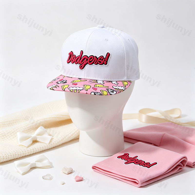 قبعة بيسبول بطبعة كرتونية بأسل - مراجعة Snapback Hat Flat وسعره